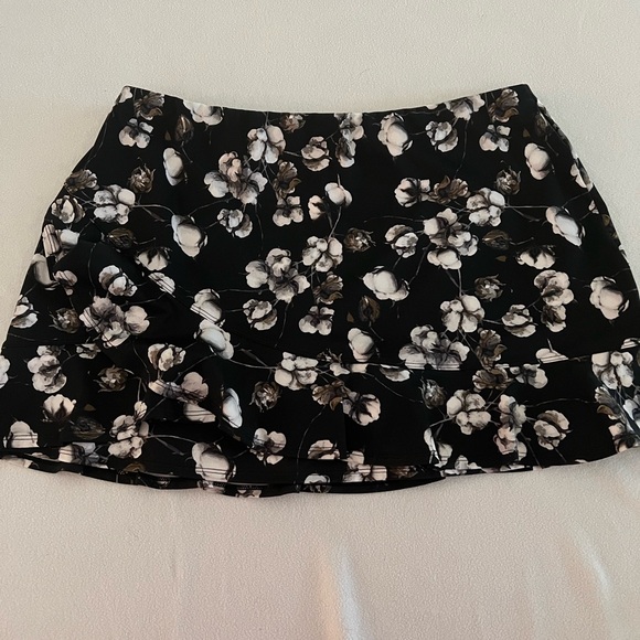 Tail skort size L - Picture 1 of 9